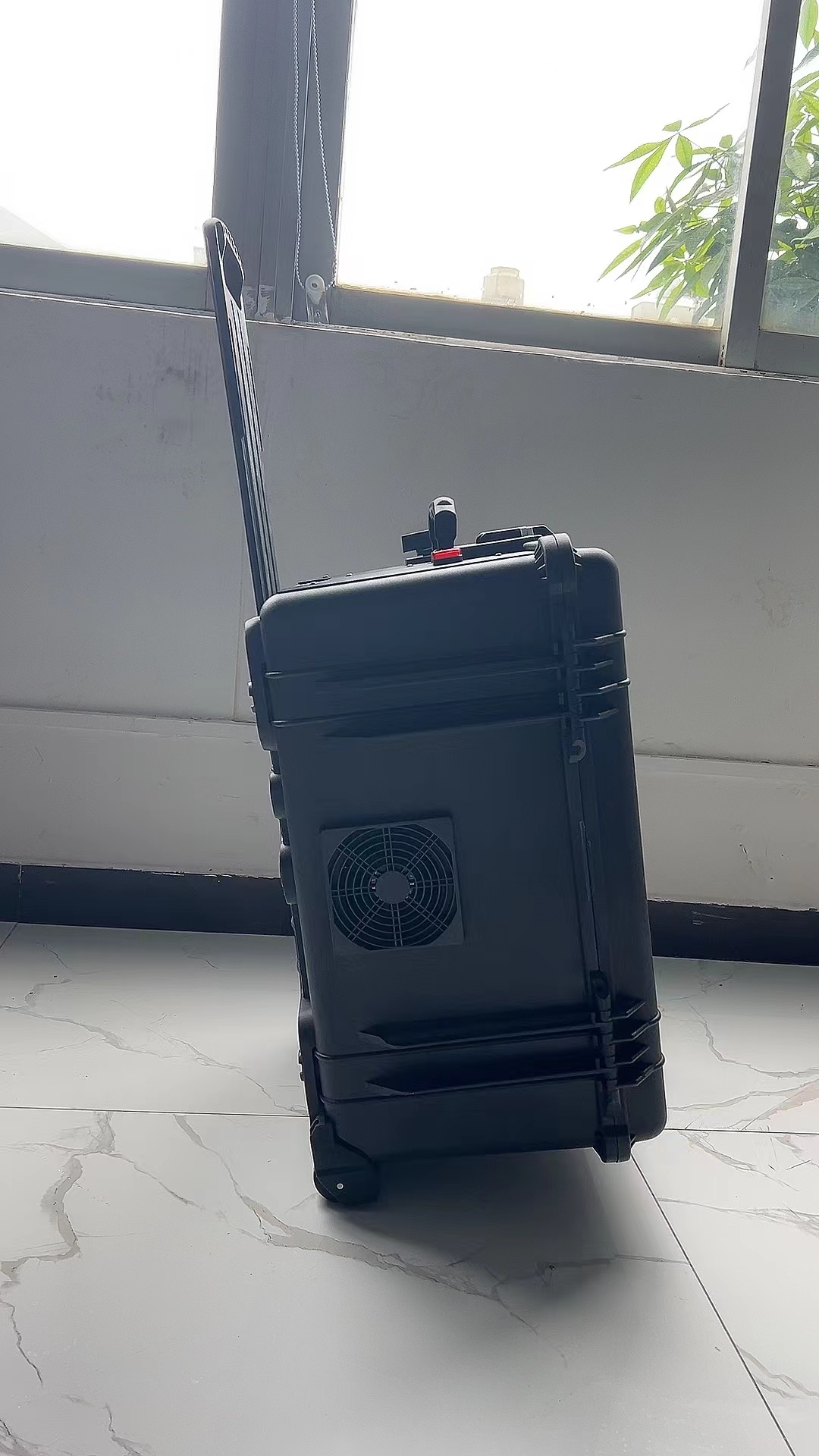 牧野手拉箱型移动通信干扰器